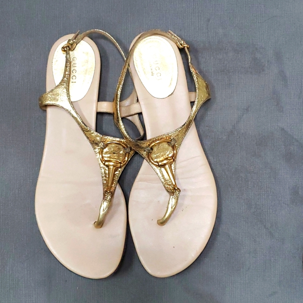 GUCCI thong gold leather sandals